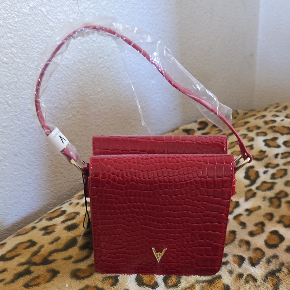 Elegant Red Croc-Embossed Mini Bag